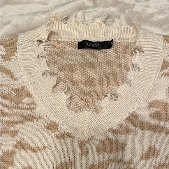 Ecru Women's V-Neck Sweater with Frayed Edges - Picture 3 of 3